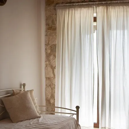 Noemie Guest house *